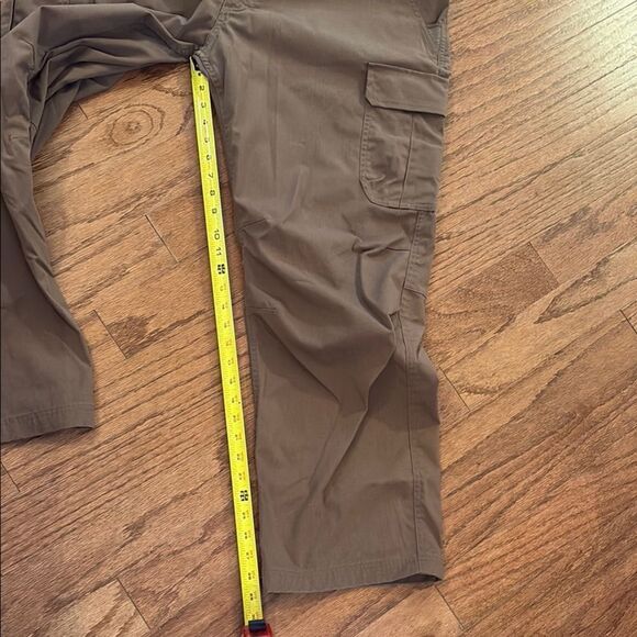 Under Armour Tan Cargo Pants with Cropped Length - Picture 6 of 9